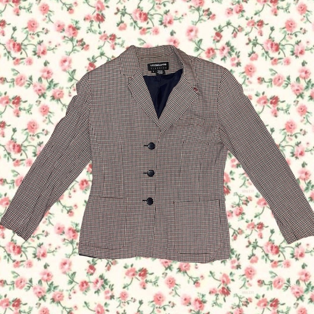 Liz Claiborne checkered blazer size 8! Has shoulder padding!